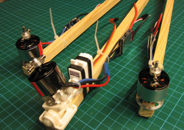 Tricopter  - motors connected to ESCs