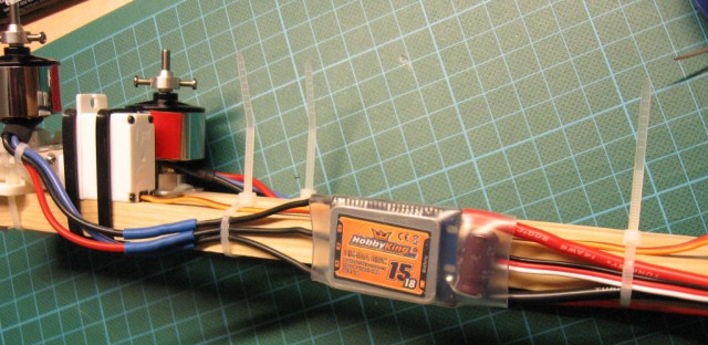 Tricopter - esc with wires and shrink-wrap